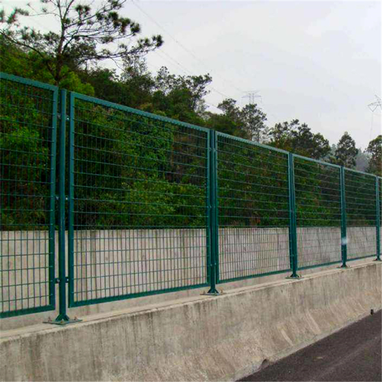 道路防護(hù)柵欄圖片1 道路防護(hù)柵欄圖片1