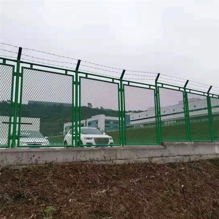 綜合保稅區(qū)巡邏道圍網(wǎng)圖片1 綜合保稅區(qū)巡邏道圍網(wǎng)圖片1