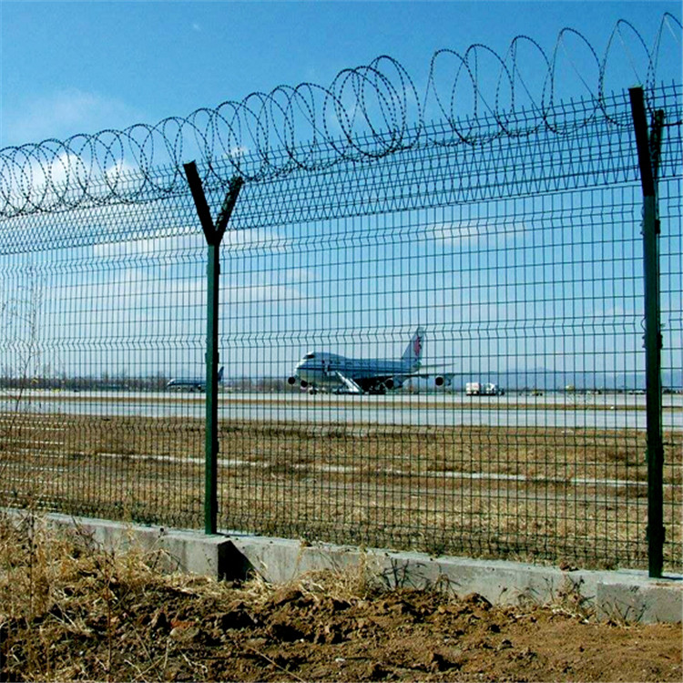 刺絲滾籠機(jī)場(chǎng)護(hù)欄圖片1 刺絲滾籠機(jī)場(chǎng)護(hù)欄圖片1